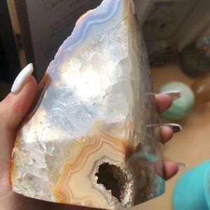 Geode piece with rainbows